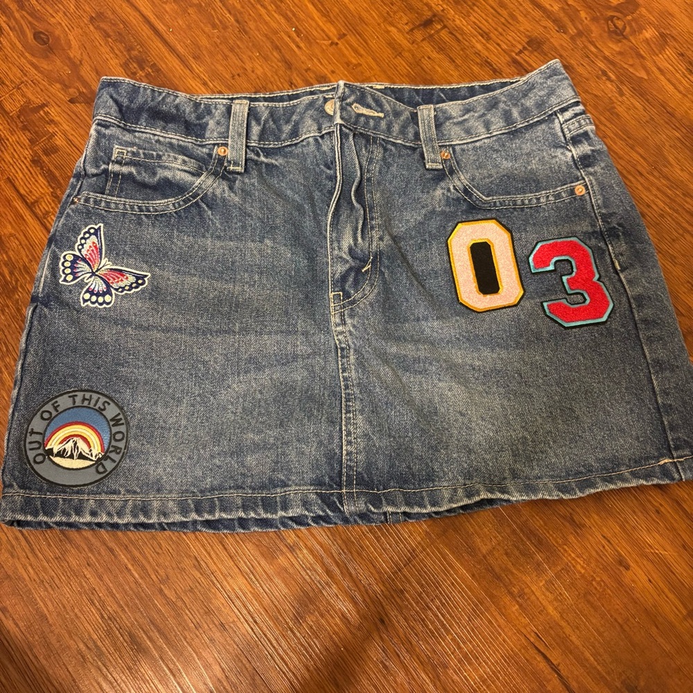Wild Fable Mini Skirt Womens 6 Blue Denim 5 Pockets Embroidered Patches